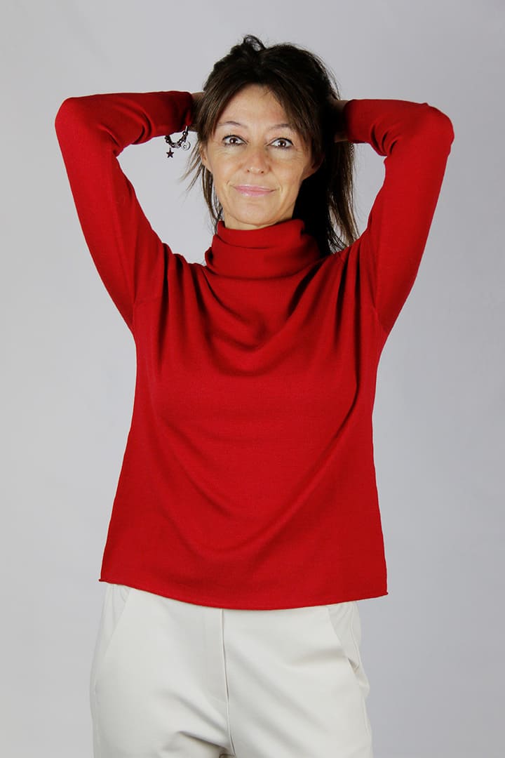 Maglia collo alto semi aderente in fibra naturale di pura lana merinos colore rosso - immagine 3
