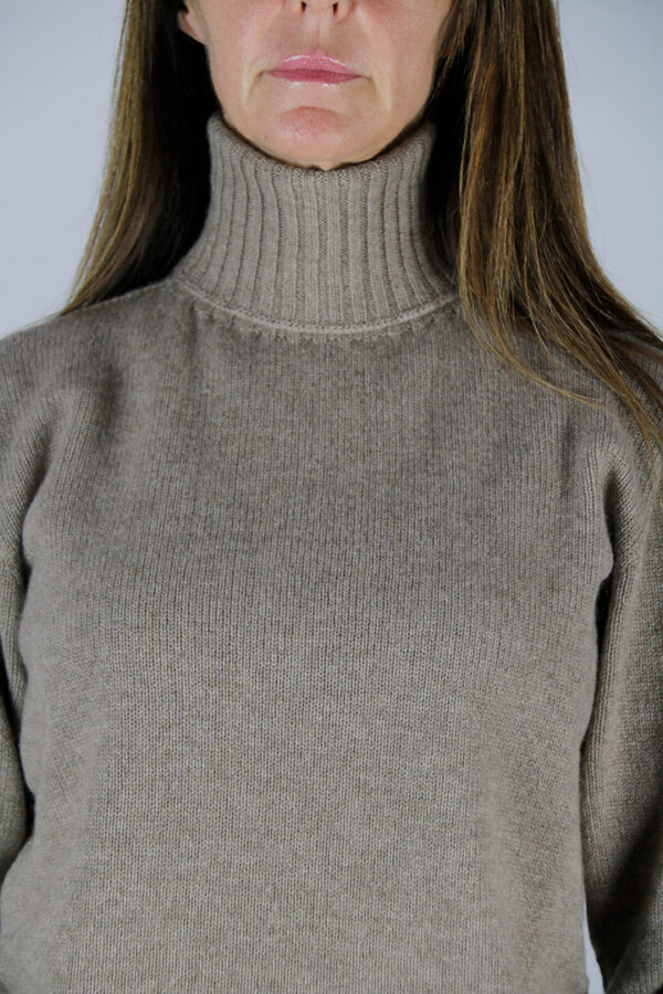 Maglia in puro cashmere colore nocciola - immagine 3