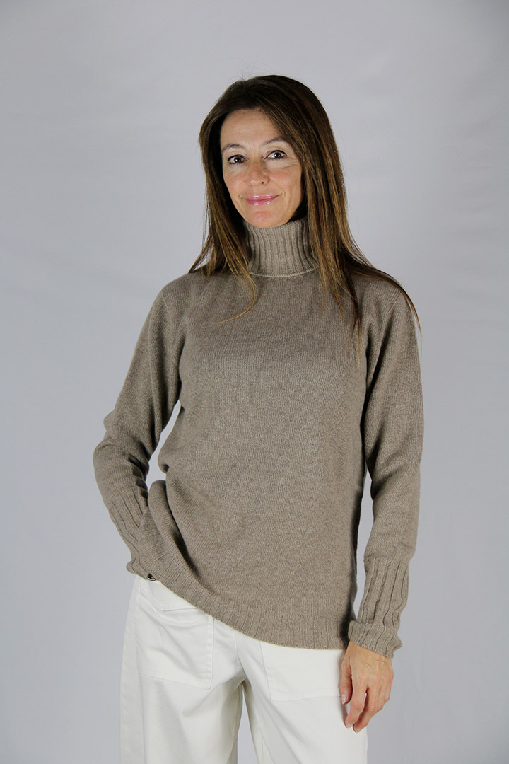 Maglia in puro cashmere colore nocciola