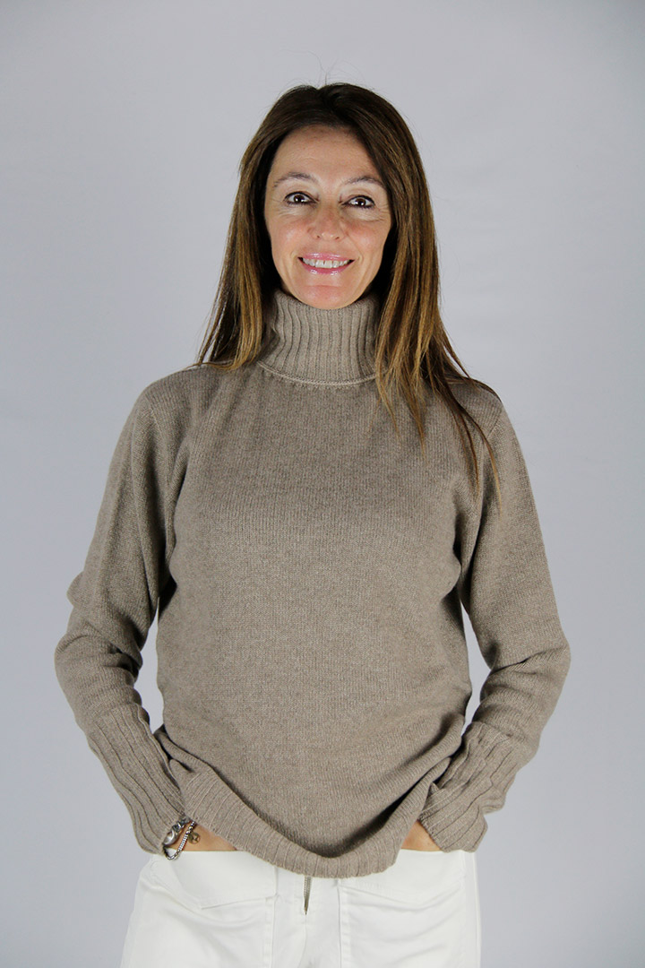 Maglia in puro cashmere colore nocciola - immagine 2