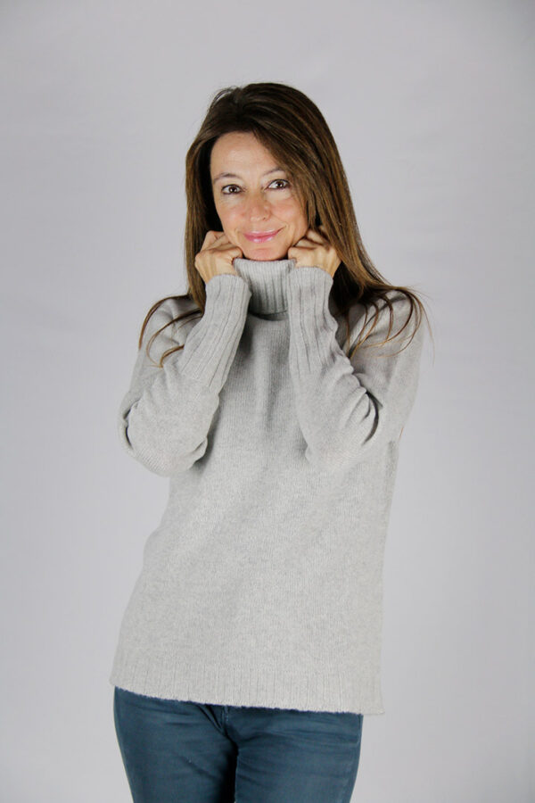 Maglia in puro cashmere grigio perla - immagine 2