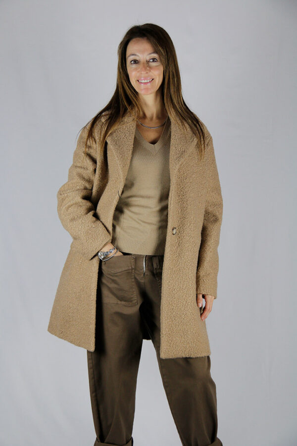 Pullover a V in fibra naturale 100% lana merinos colore cammello - immagine 4