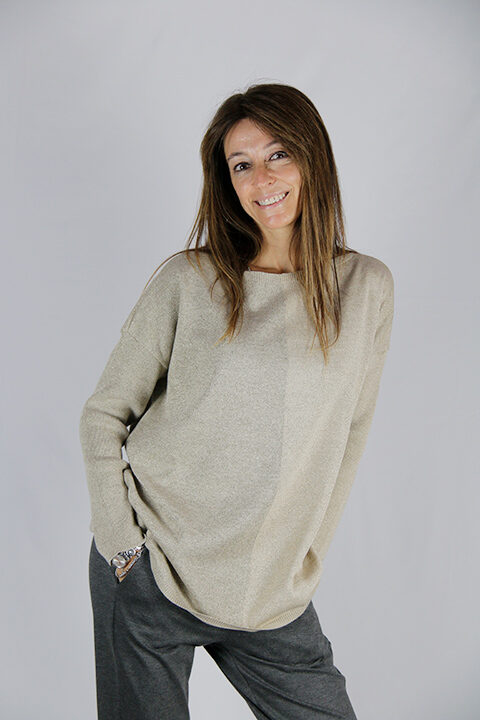 Maglia over in misto lana colore oro con lurex