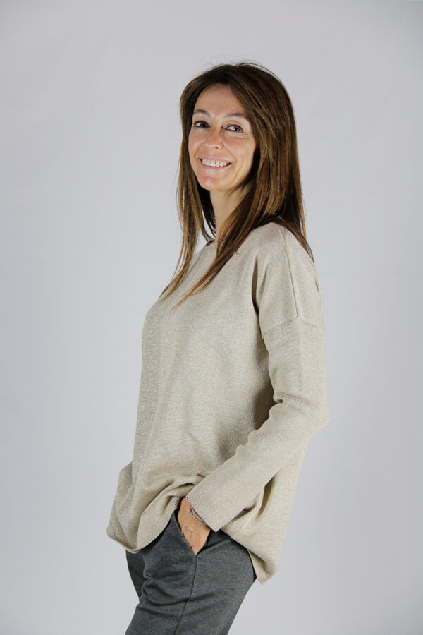 Maglia over in misto lana colore oro con lurex - immagine 3