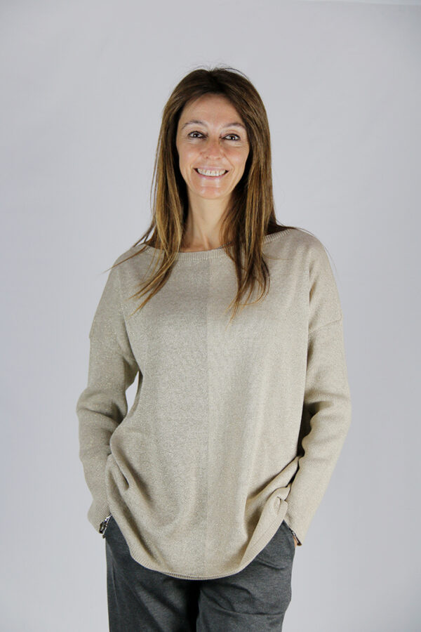 Maglia over in misto lana colore oro con lurex - immagine 2