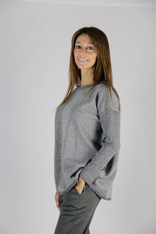 Maglia over in misto lana colore grigio con lurex - immagine 3