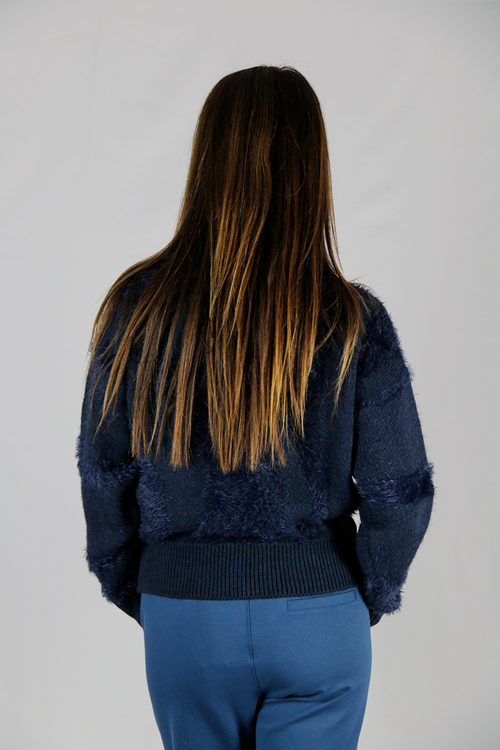 Maglia con inserti pelosetti in filato misto colore blu - immagine 2