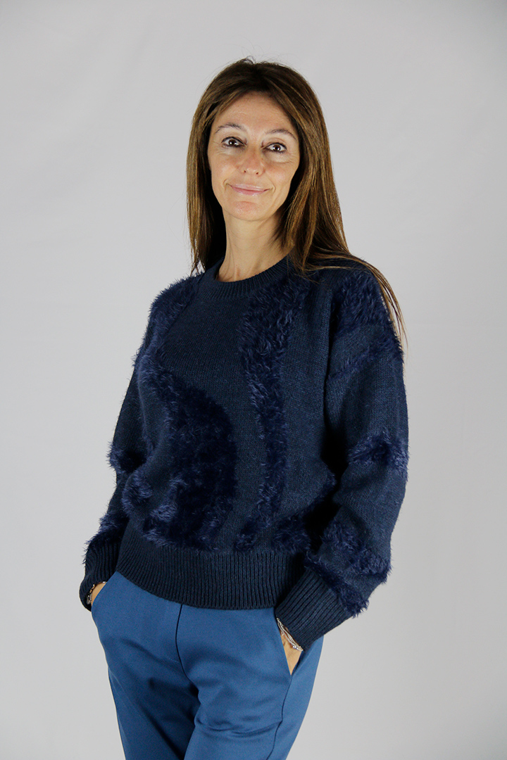 Maglia con inserti pelosetti in filato misto colore blu