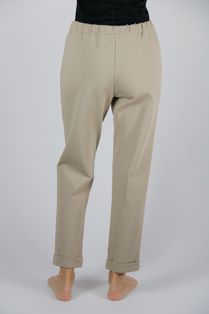 Pantalone colore avorio in tessuto elasticizzato con elastico in vita - immagine 4