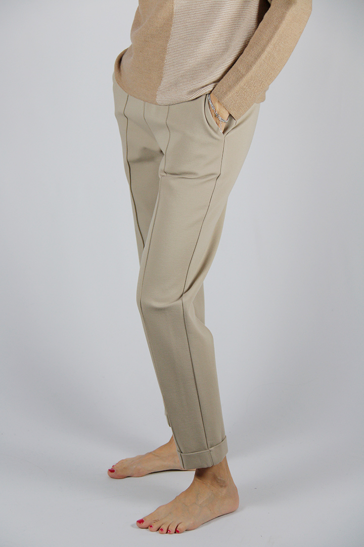 Pantalone colore avorio in tessuto elasticizzato con elastico in vita - immagine 2