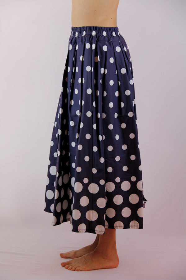 gonna midi in cotone blu a pois bianchi - immagine 2