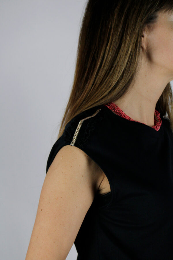 T-shirt cotone con applicazioni - immagine 3