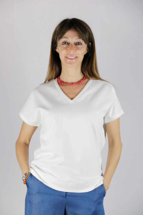 maglietta con borchiette spalle - immagine 2