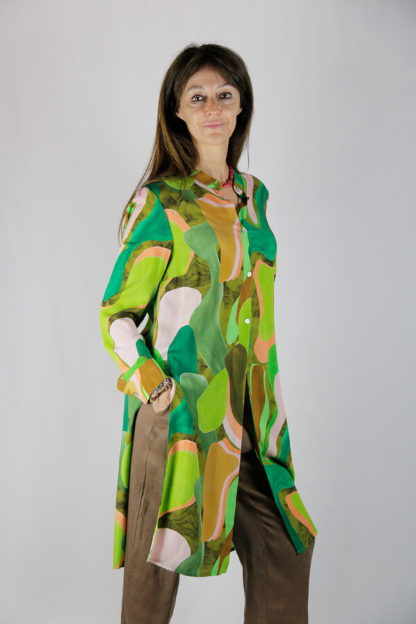 Camicia lunga in viscosa fantasia - immagine 2