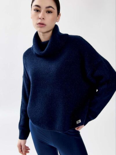 Maglia collo alto blu lurex vestibilità over