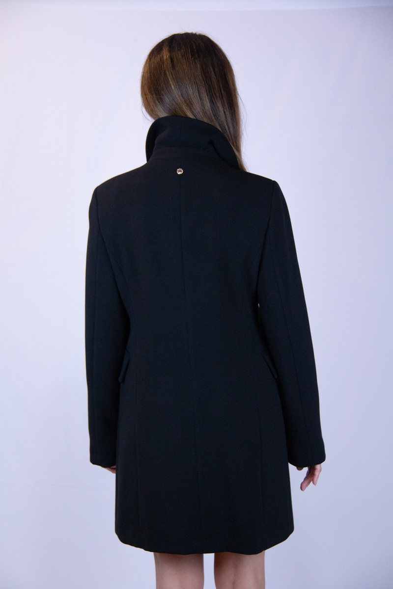 Cappotto nero in tessuto scuba - immagine 5
