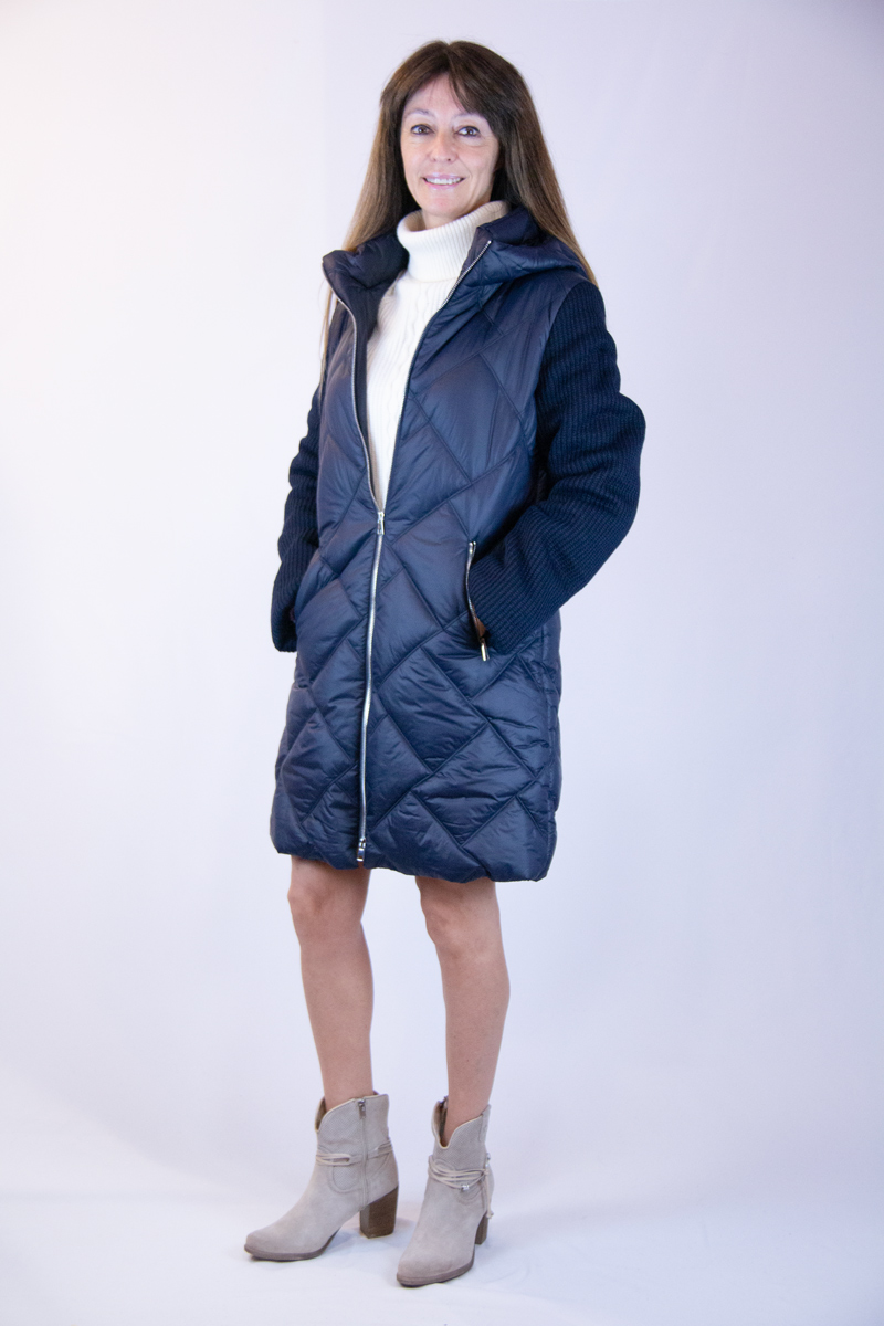 Giaccone lungo blu donna maniche in maglia - immagine 2