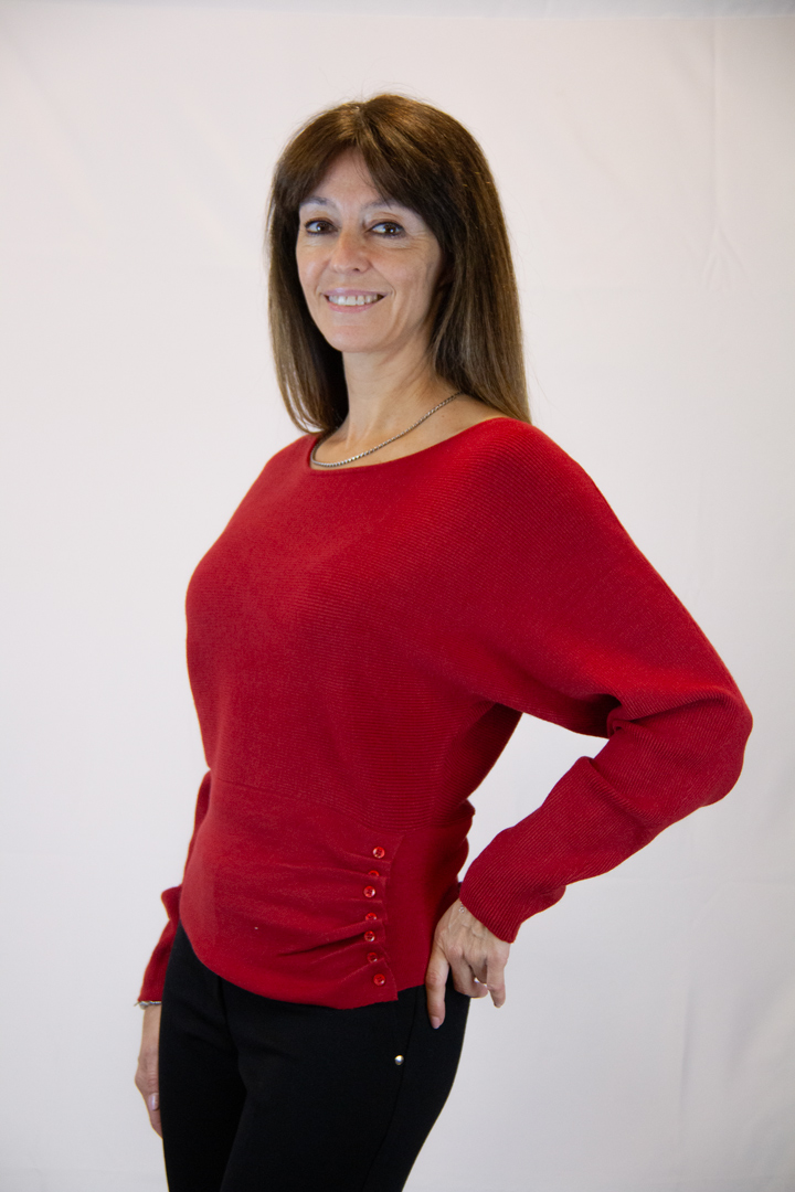 Maglia rosso rubino manica pipistrello con scollo a barchetta - immagine 3
