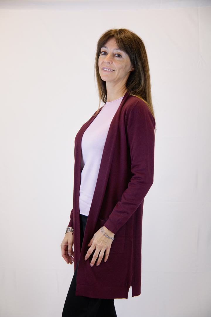 Cardigan lungo con taschini laterali colore vino - immagine 2