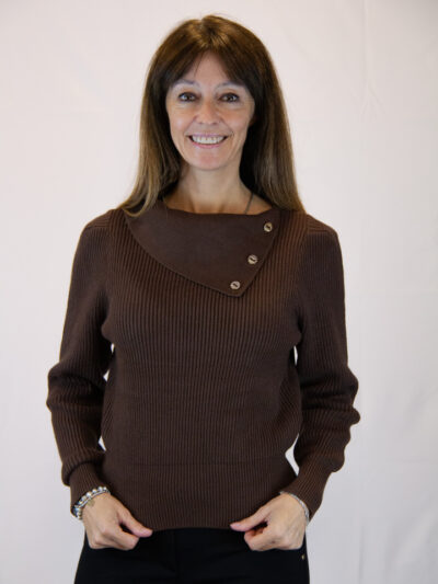 Maglia marrone collo anello con bottoncini