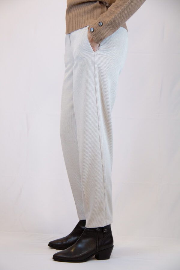 Pantalone velluto colore panna - immagine 3
