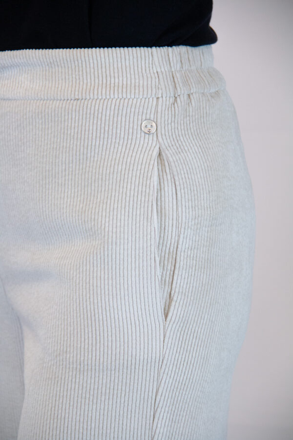 Pantalone velluto colore panna - immagine 4