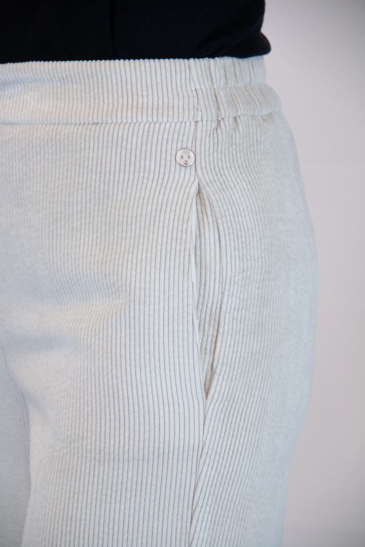 Pantalone velluto colore panna - immagine 4