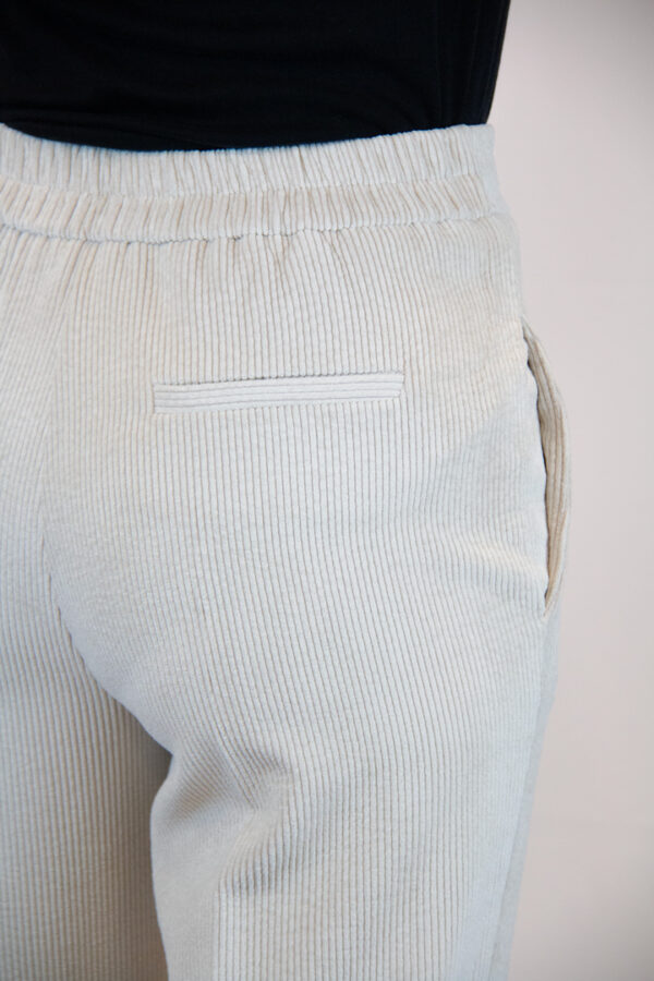 Pantalone velluto colore panna - immagine 5