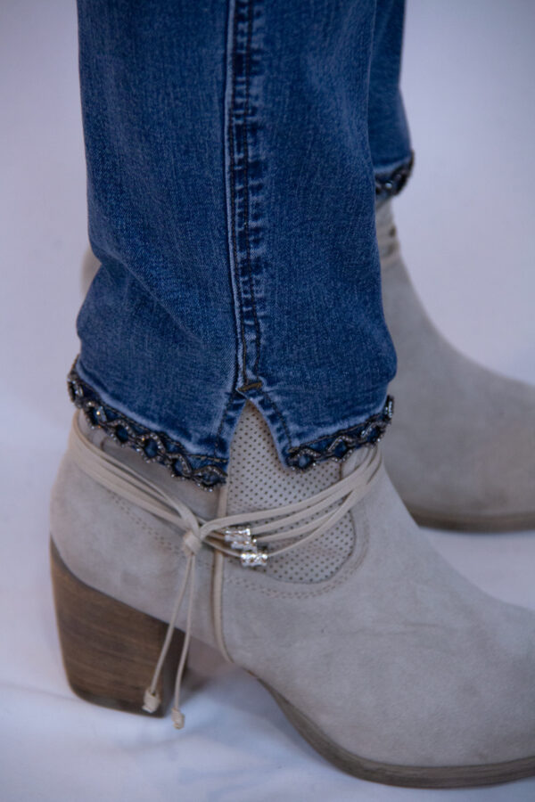 Jeans "skinny" con applicazioni - immagine 5