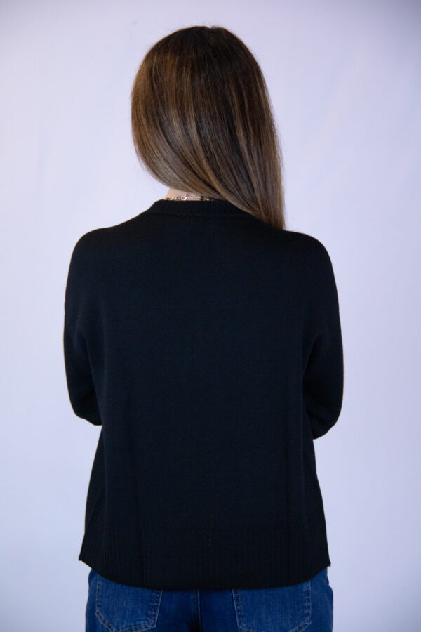 Maglia in lana merinos colore nero asimmetrica - immagine 4