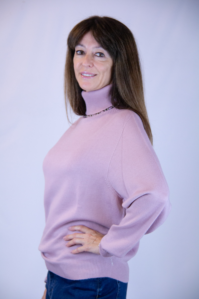 Maglia collo alto rosa antico lana merinos - immagine 2