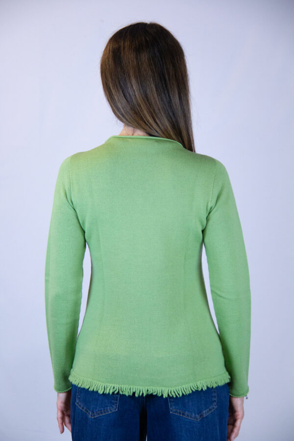 Maglia lana merinos verde prato con frangette - immagine 4