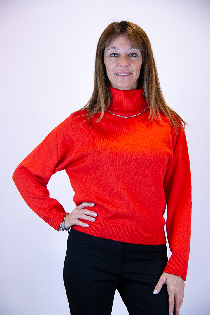 Maglia collo alto lana merinos colore rosso