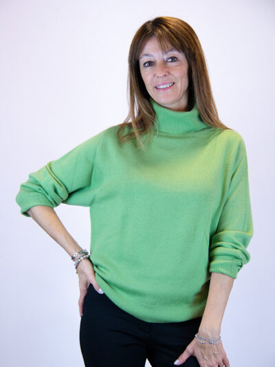 Maglia collo alto lana merinos colore verde